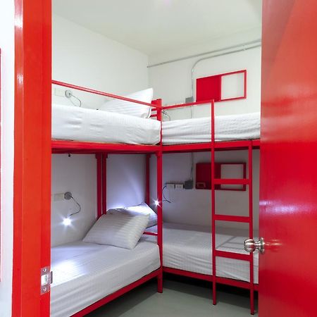 Jellybean Ezy Hostel Sathorn Μπανγκόκ Εξωτερικό φωτογραφία