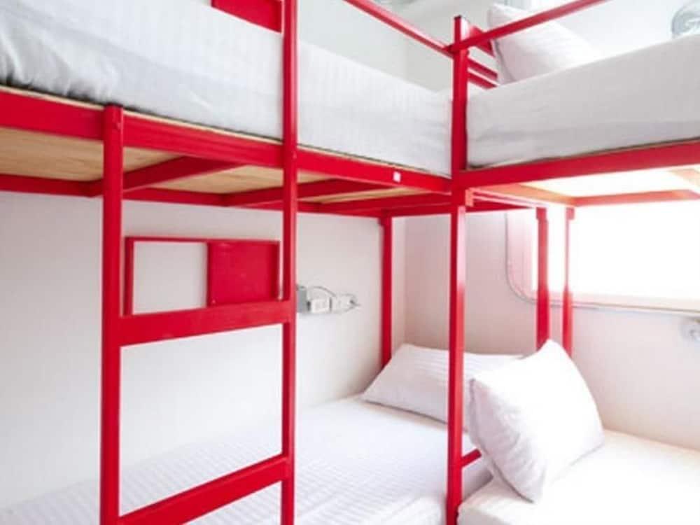 Jellybean Ezy Hostel Sathorn Μπανγκόκ Εξωτερικό φωτογραφία