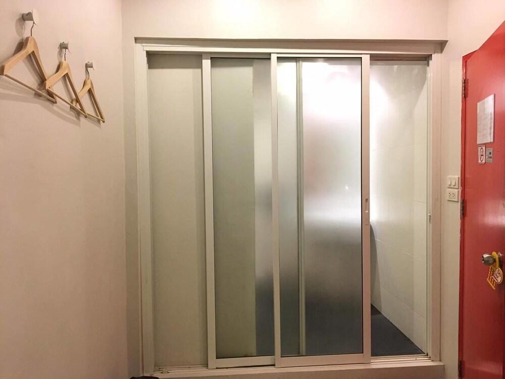 Jellybean Ezy Hostel Sathorn Μπανγκόκ Εξωτερικό φωτογραφία