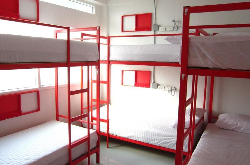Jellybean Ezy Hostel Sathorn Μπανγκόκ Εξωτερικό φωτογραφία
